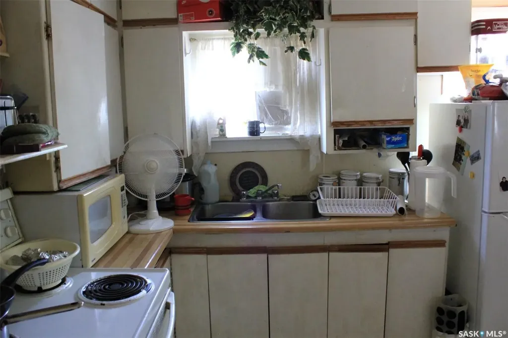 804 F Avenue N Saskatoon SK S7L 1W5