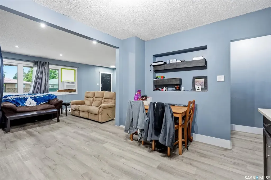 818 Grandview Street W Moose Jaw SK S6H 5L8