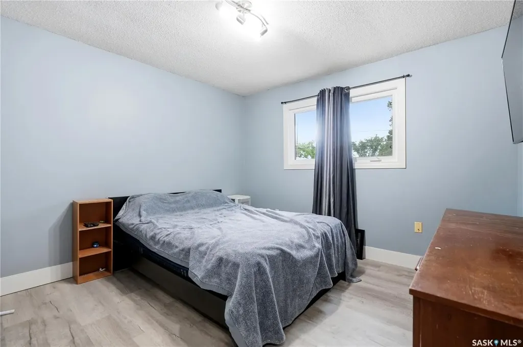818 Grandview Street W Moose Jaw SK S6H 5L8
