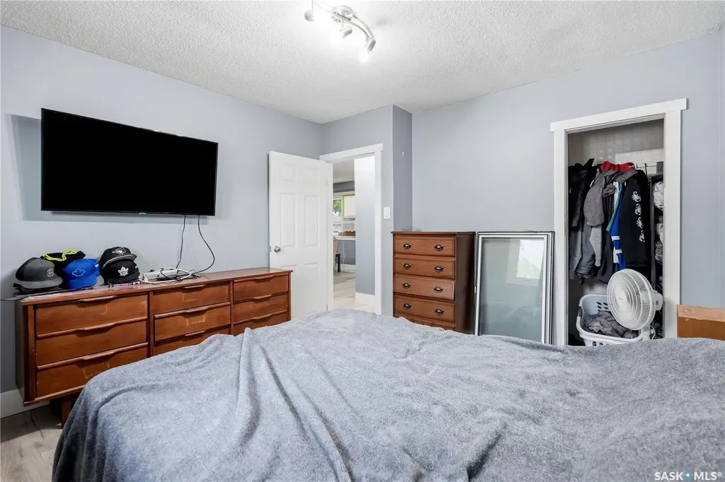818 Grandview Street W Moose Jaw SK S6H 5L8