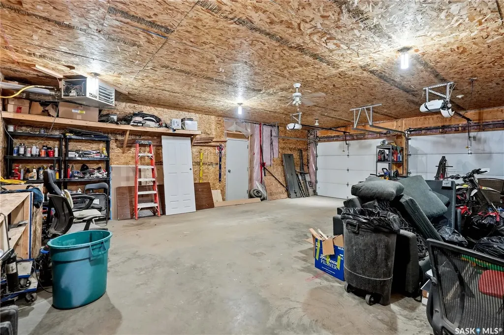 818 Grandview Street W Moose Jaw SK S6H 5L8