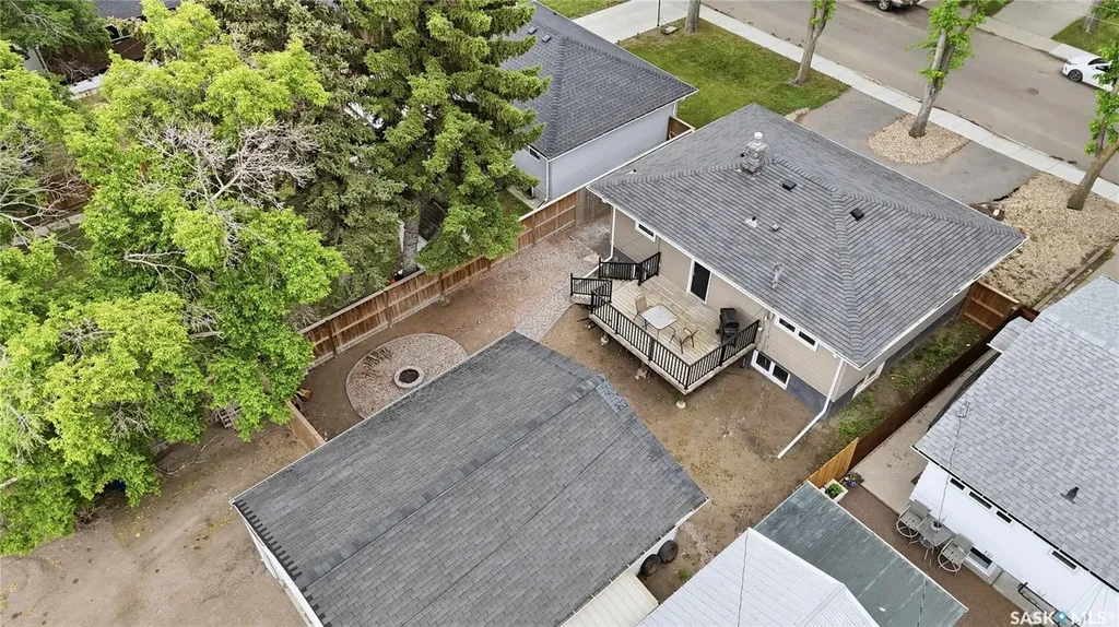 818 Grandview Street W Moose Jaw SK S6H 5L8