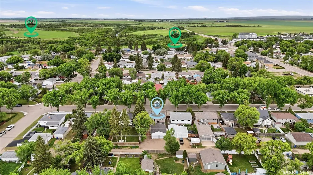 818 Grandview Street W Moose Jaw SK S6H 5L8