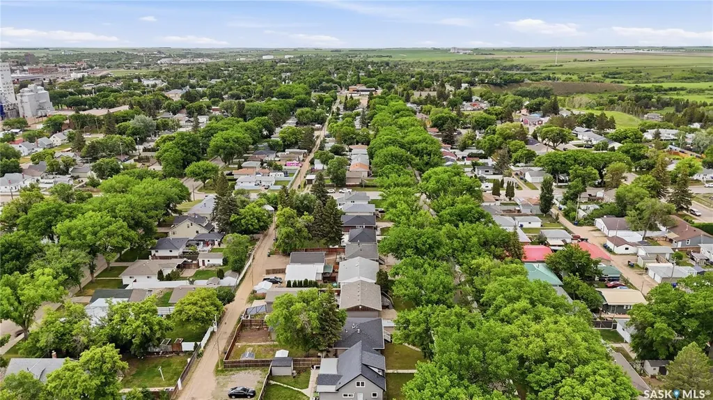 818 Grandview Street W Moose Jaw SK S6H 5L8