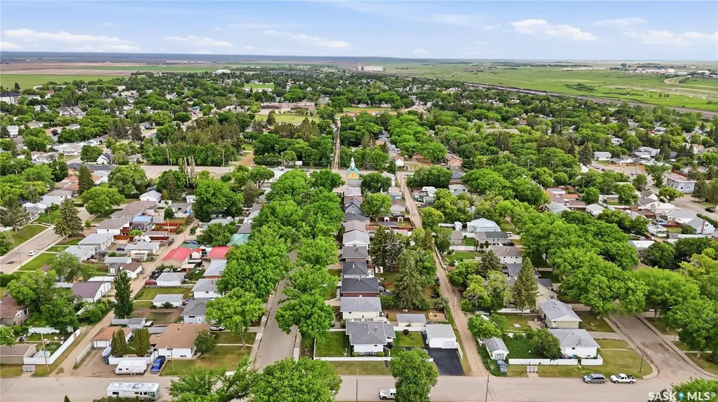 818 Grandview Street W Moose Jaw SK S6H 5L8