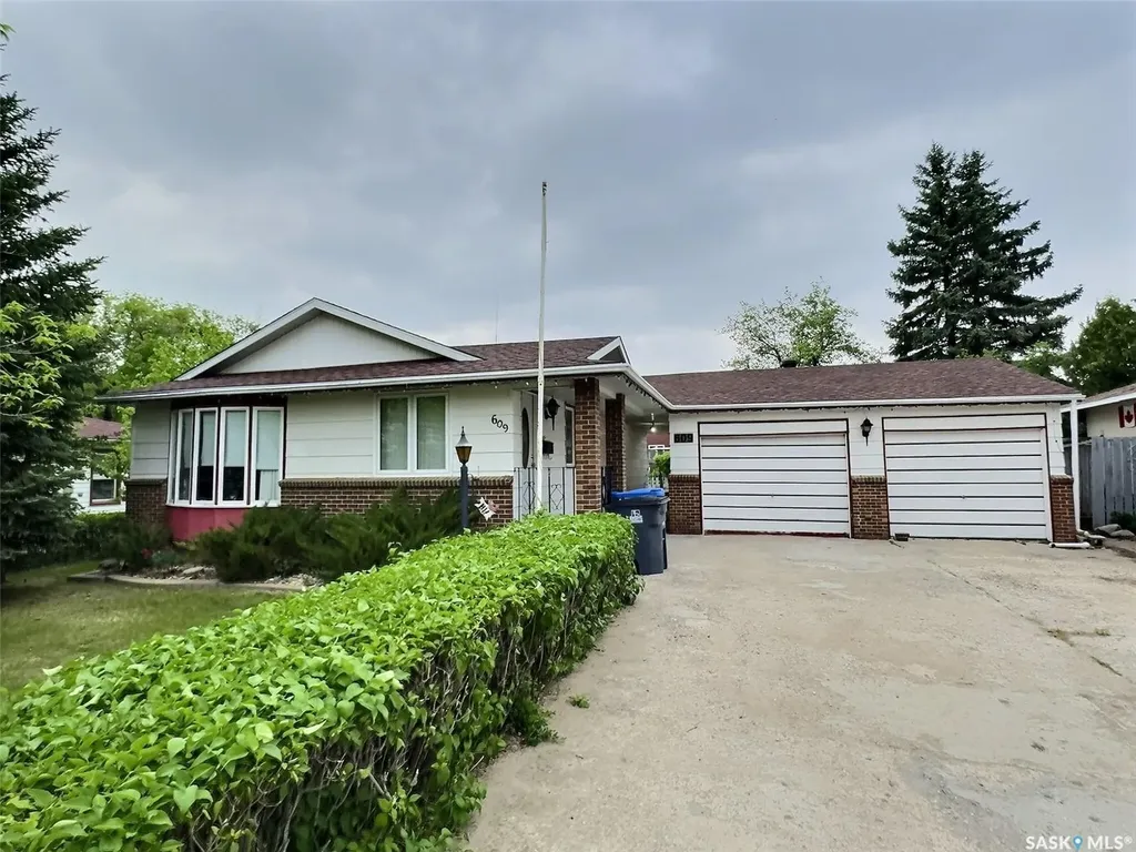 609 Henry Street Estevan SK S4A 2B7