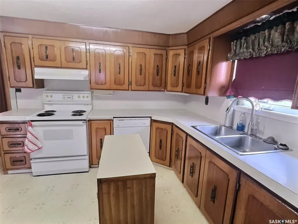 609 Henry Street Estevan SK S4A 2B7