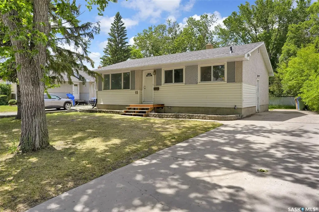 12 Birchwood Road Regina SK S4S 5N2