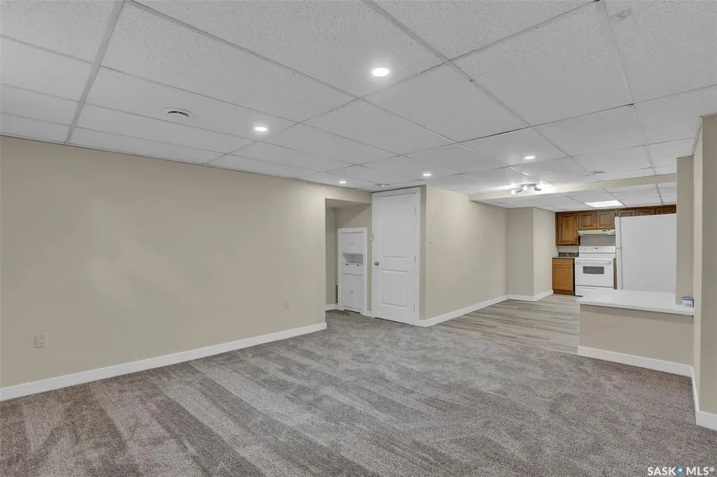 12 Birchwood Road Regina SK S4S 5N2