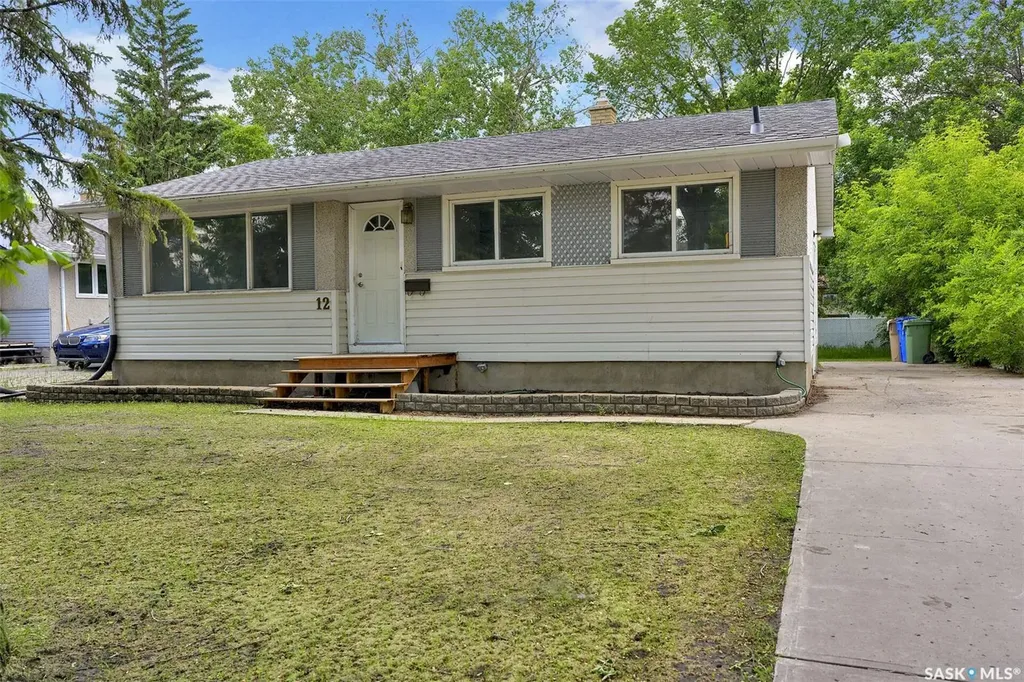 12 Birchwood Road Regina SK S4S 5N2