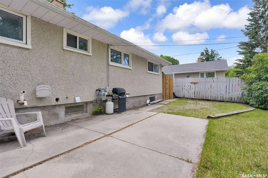 12 Birchwood Road Regina SK S4S 5N2