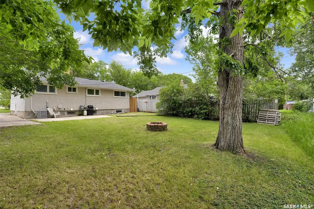 12 Birchwood Road Regina SK S4S 5N2