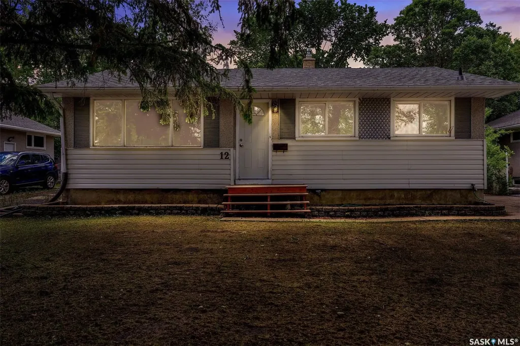 12 Birchwood Road Regina SK S4S 5N2