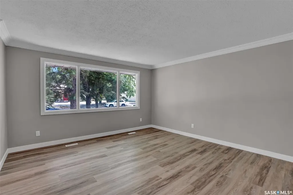 12 Birchwood Road Regina SK S4S 5N2