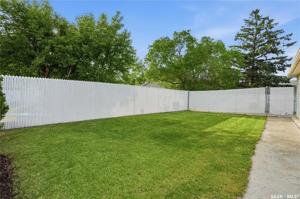 30 Straub Crescent Regina SK S4T 6S6