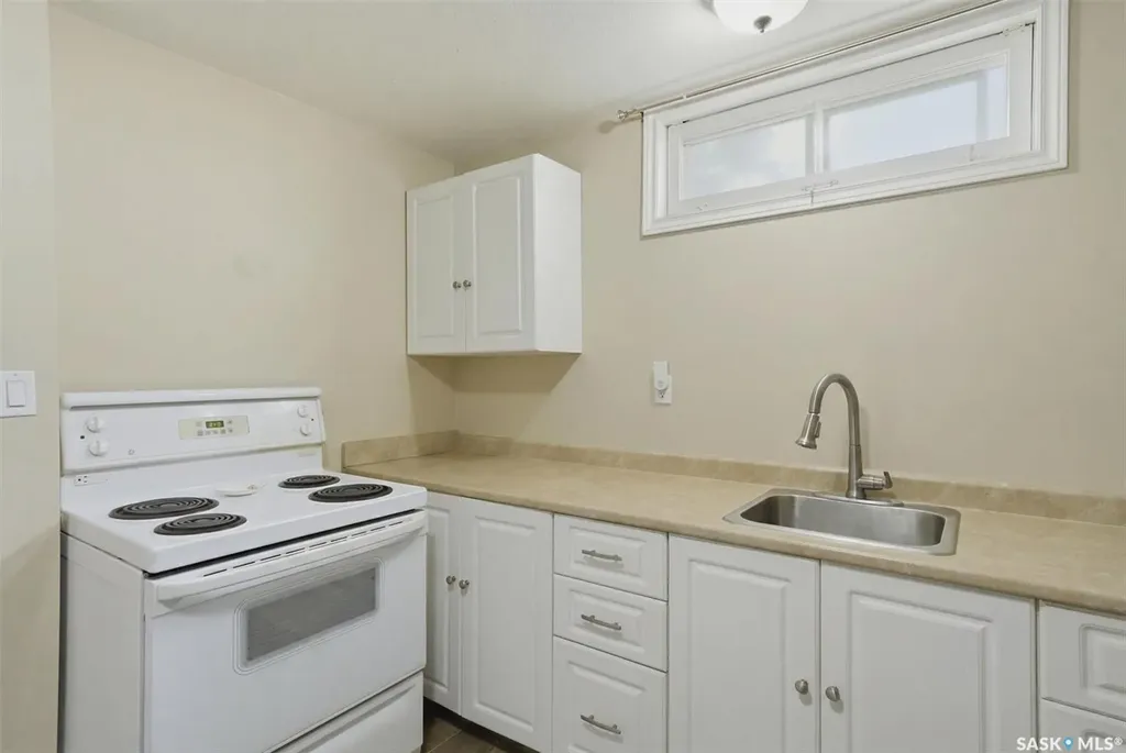 2005 Cumberland Avenue S Saskatoon SK S7J 1Y9