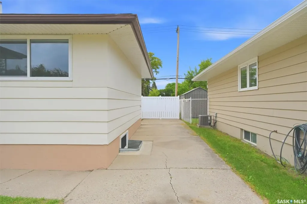 2005 Cumberland Avenue S Saskatoon SK S7J 1Y9