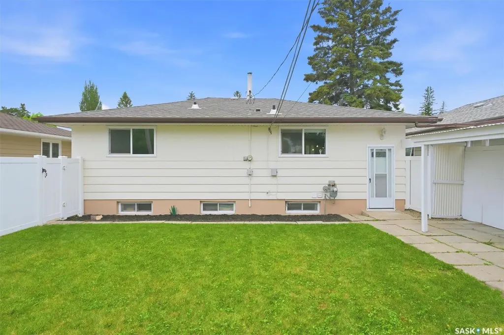 2005 Cumberland Avenue S Saskatoon SK S7J 1Y9