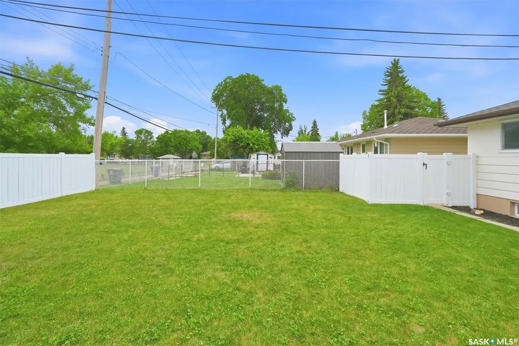 2005 Cumberland Avenue S Saskatoon SK S7J 1Y9