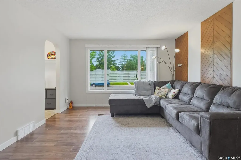 2005 Cumberland Avenue S Saskatoon SK S7J 1Y9