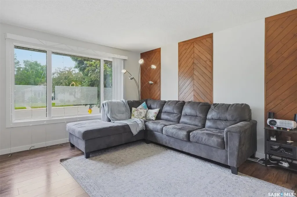 2005 Cumberland Avenue S Saskatoon SK S7J 1Y9