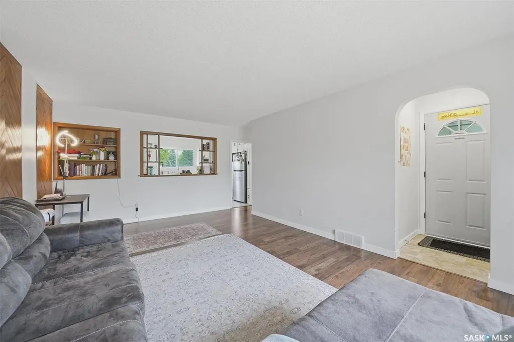 2005 Cumberland Avenue S Saskatoon SK S7J 1Y9