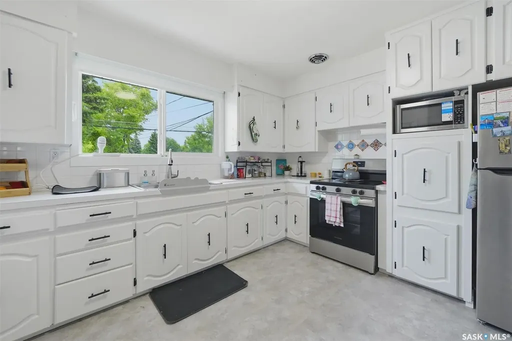 2005 Cumberland Avenue S Saskatoon SK S7J 1Y9