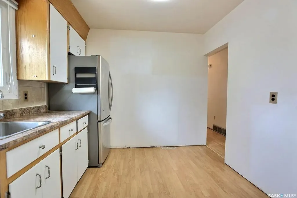1046 Lindsay Street Regina SK S4N 3A9