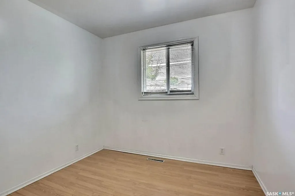 1046 Lindsay Street Regina SK S4N 3A9