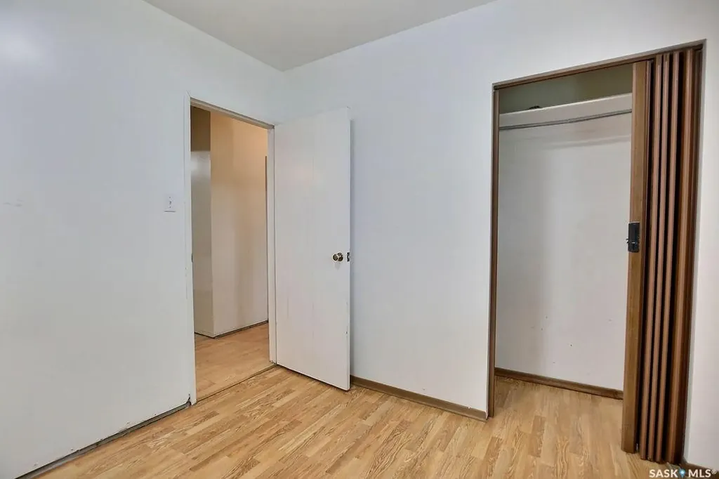 1046 Lindsay Street Regina SK S4N 3A9