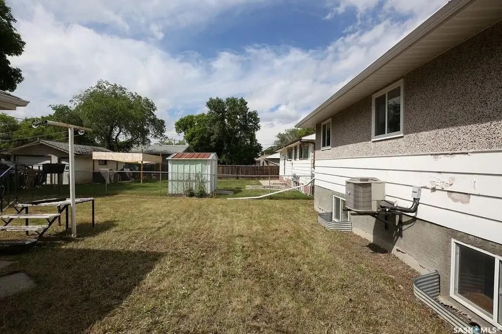 1046 Lindsay Street Regina SK S4N 3A9