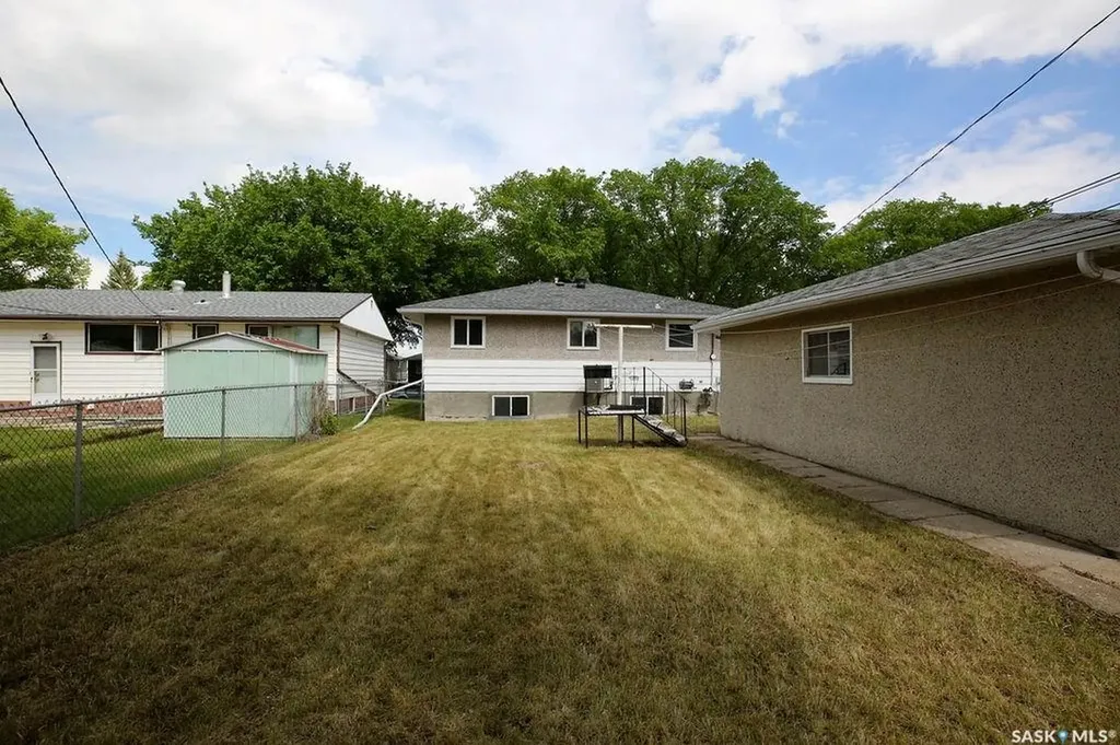 1046 Lindsay Street Regina SK S4N 3A9
