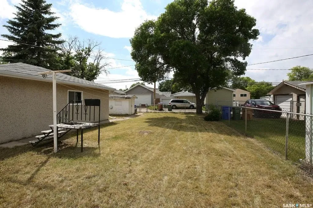 1046 Lindsay Street Regina SK S4N 3A9