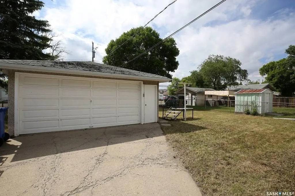 1046 Lindsay Street Regina SK S4N 3A9