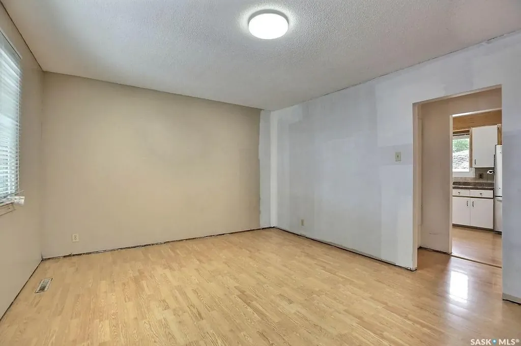 1046 Lindsay Street Regina SK S4N 3A9