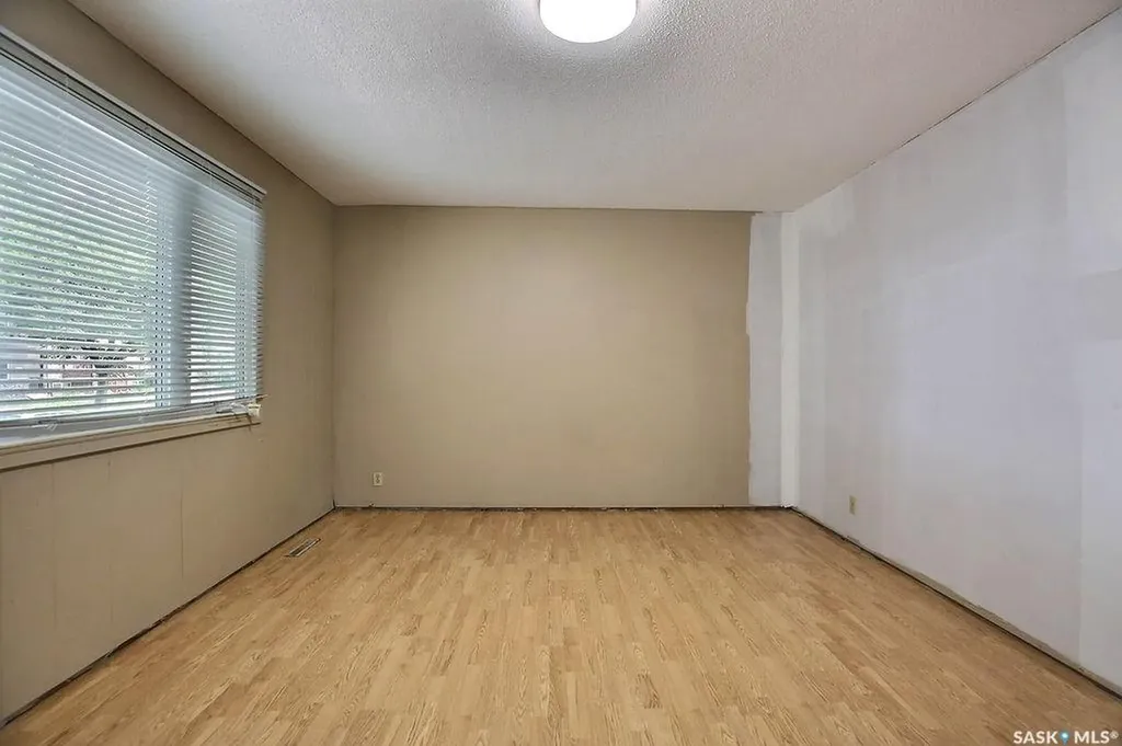 1046 Lindsay Street Regina SK S4N 3A9