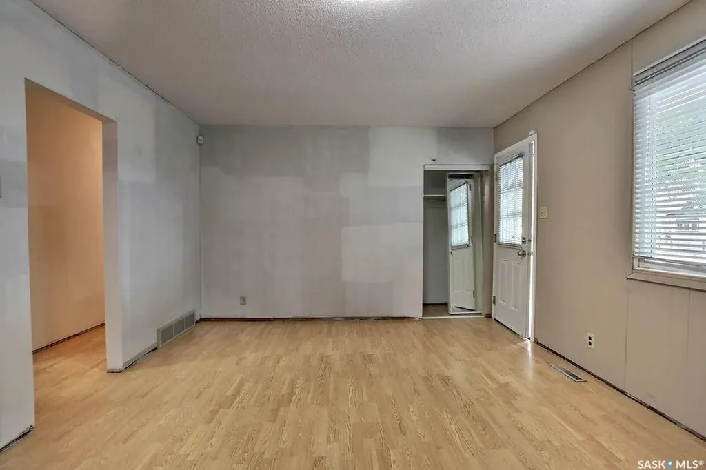 1046 Lindsay Street Regina SK S4N 3A9
