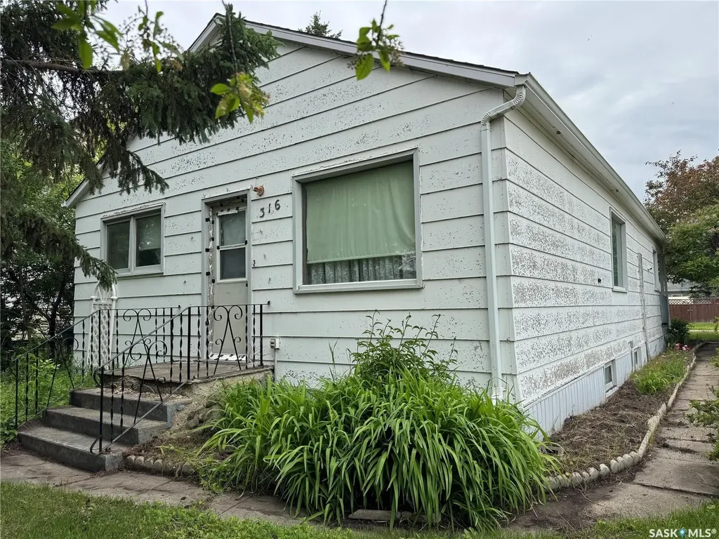 316 1st Street E Wynyard SK S0A 4T0