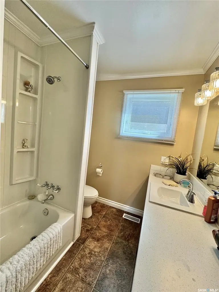 1430 Sibbald Crescent Prince Albert SK S6V 6B4