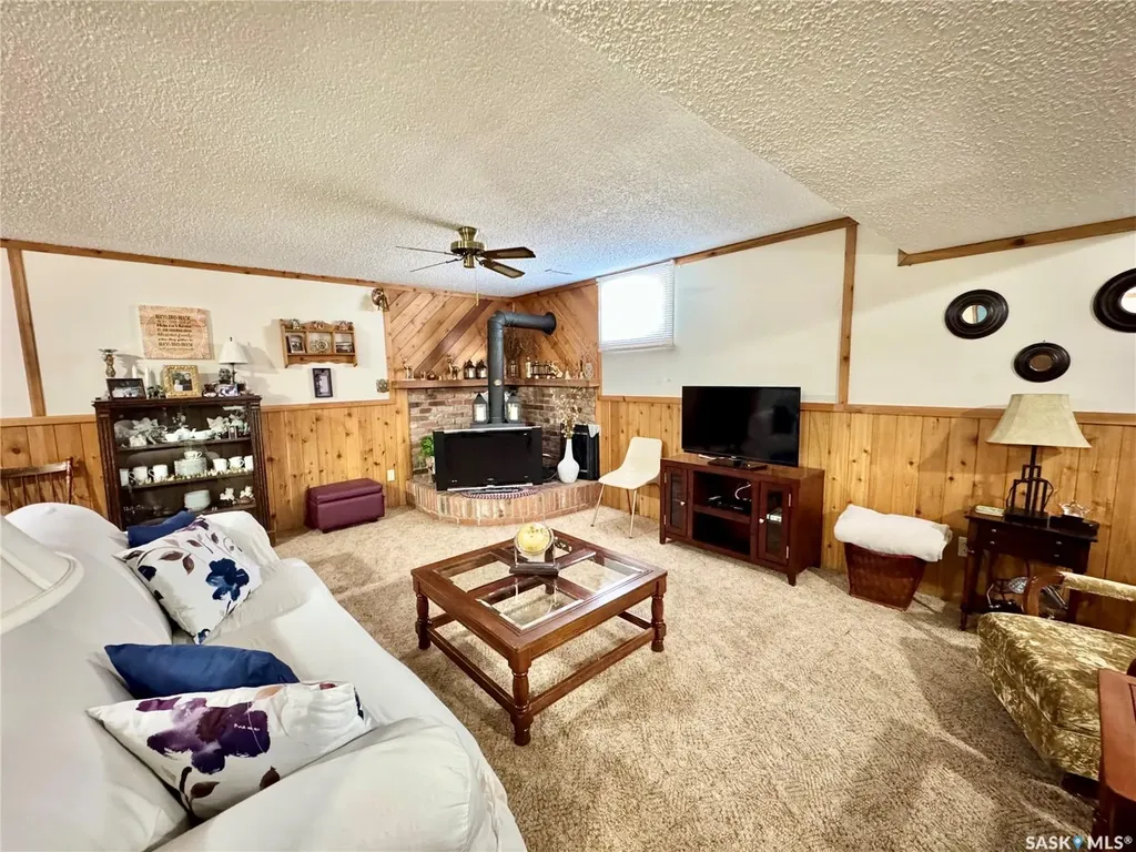 1430 Sibbald Crescent Prince Albert SK S6V 6B4