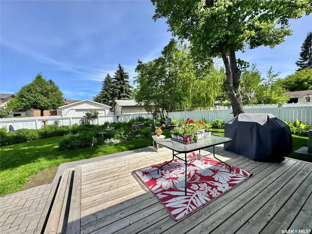 1430 Sibbald Crescent Prince Albert SK S6V 6B4