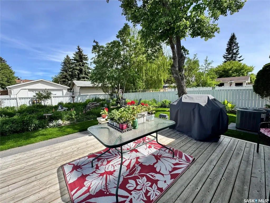 1430 Sibbald Crescent Prince Albert SK S6V 6B4