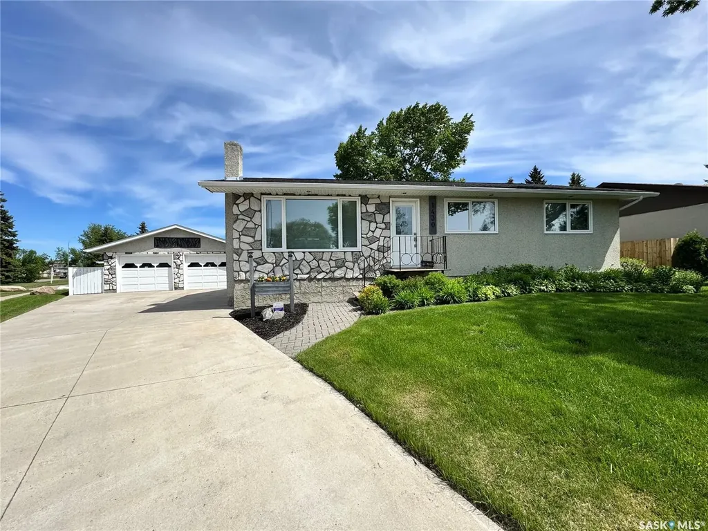 1430 Sibbald Crescent Prince Albert SK S6V 6B4