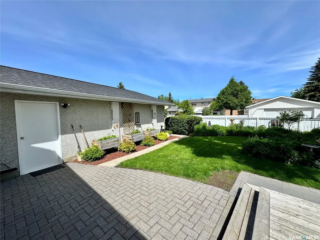 1430 Sibbald Crescent Prince Albert SK S6V 6B4