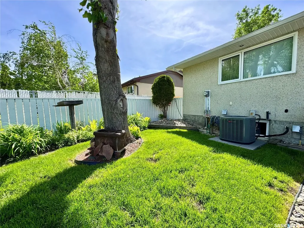 1430 Sibbald Crescent Prince Albert SK S6V 6B4