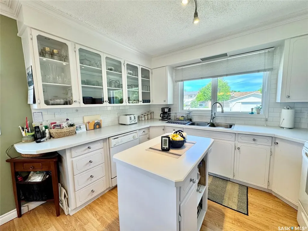 1430 Sibbald Crescent Prince Albert SK S6V 6B4