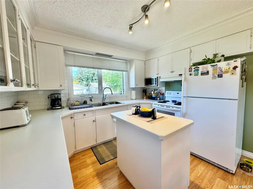 1430 Sibbald Crescent Prince Albert SK S6V 6B4