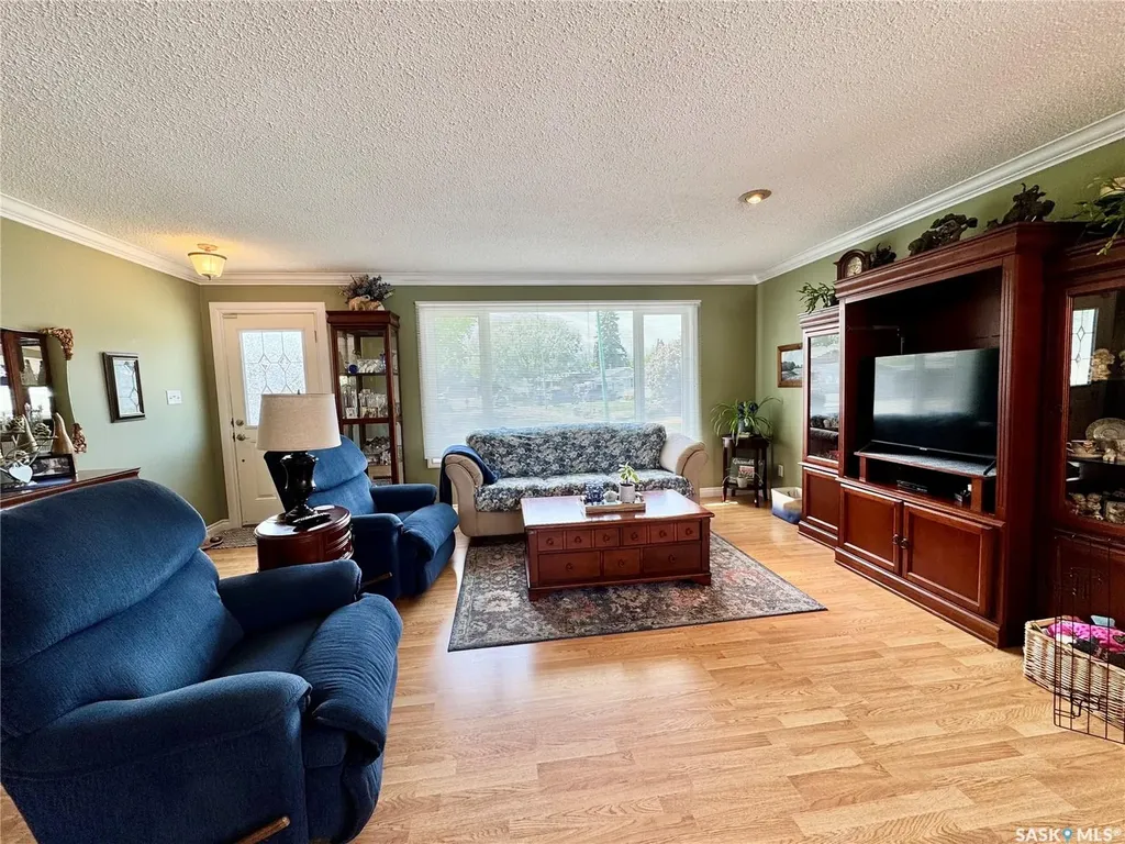 1430 Sibbald Crescent Prince Albert SK S6V 6B4