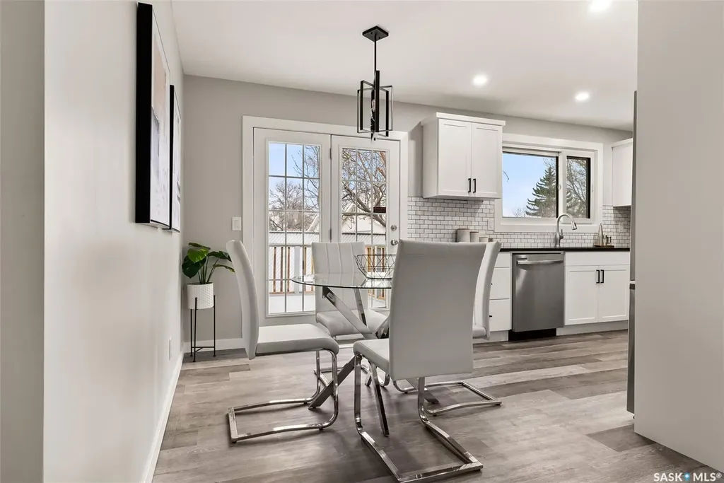17 Willowview Street Regina SK S4R 5K2