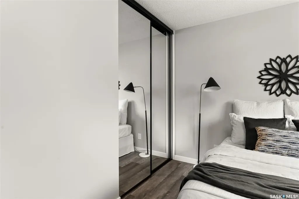 17 Willowview Street Regina SK S4R 5K2